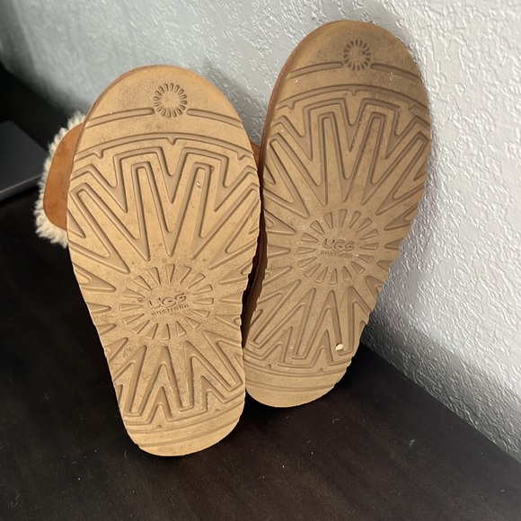 UGG Bailey Button Triplet Boots - Picture 6 of 8